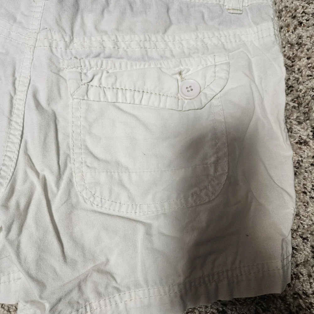 UNIONBAY Women's White Cargo Shorts - Picture 7 of 8